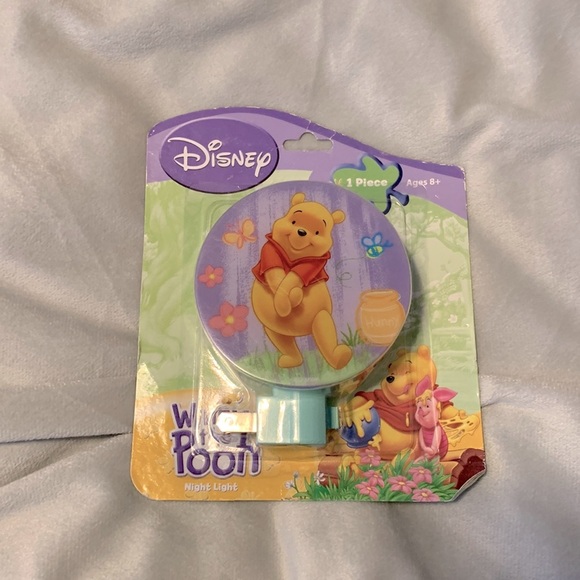 Disney Winnie the Pooh plug in nightlight flowers honey pot bee switch on off - Picture 1 of 5